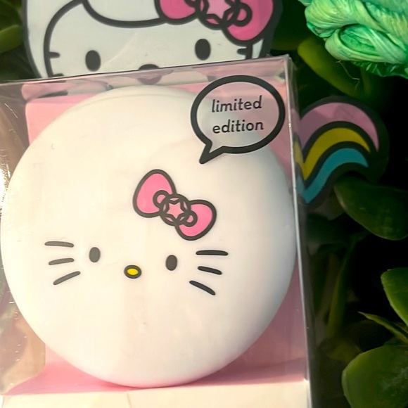 🎀NIB/HELLO KITTY LIMITED EDITION Sweet Sprinkles Macaron Lip balm - Picture 2 of 7